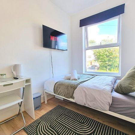 Easy Rooms, London Luton Airport -24 Hour Check-In 외부 사진
